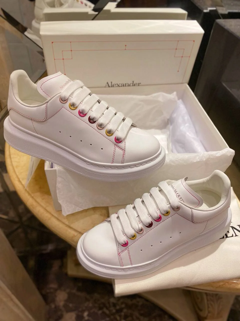 Жіночі кросівки- Alexander McQueen